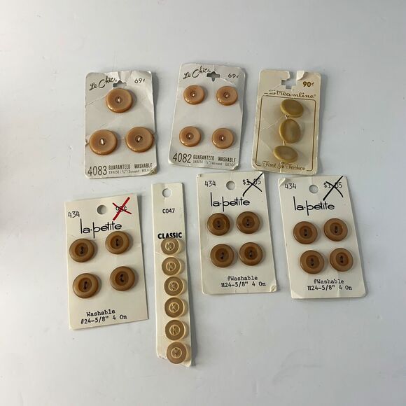 Vintage Sewing Buttons Carded Lot La Petite Streamline Costumakers Le Chic - Picture 7 of 7